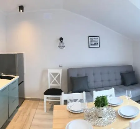 アパート Bursztynowa Fala オストロボ